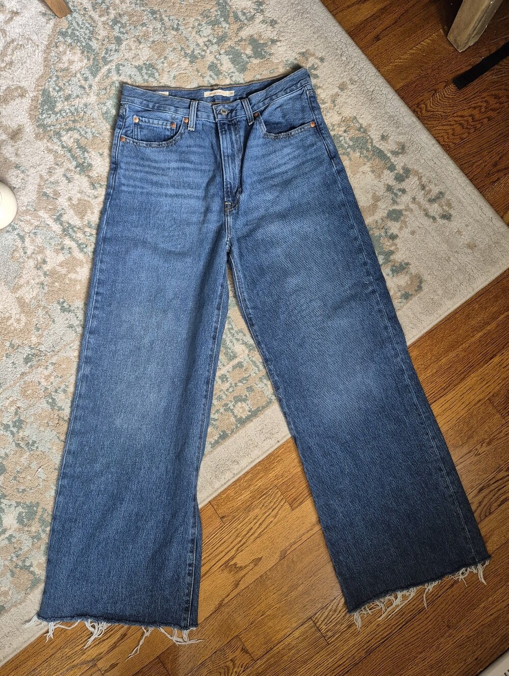 Wide Leg Raw Hem Levis Sz 30